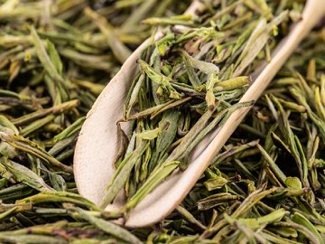 茶叶茶水浇花功效和作用（茶叶水浇花的好处和正确使用方法）
